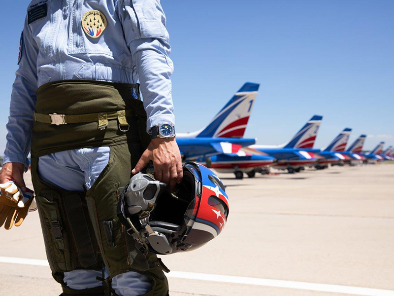 علامة Bell & Ross  تقدّم ساعة حصرية بالتعاون مع طياري Patrouille de France